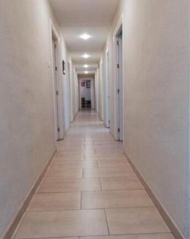 PISO DE 5 HABITACIONES EN CALLE TEJEIRO – IDEAL PARA ESTUDIANTES – EXTERIOR Y LUMINOSO photo 0