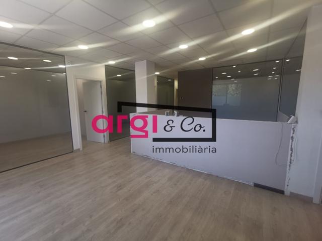 Local En venta en Viladecans photo 0