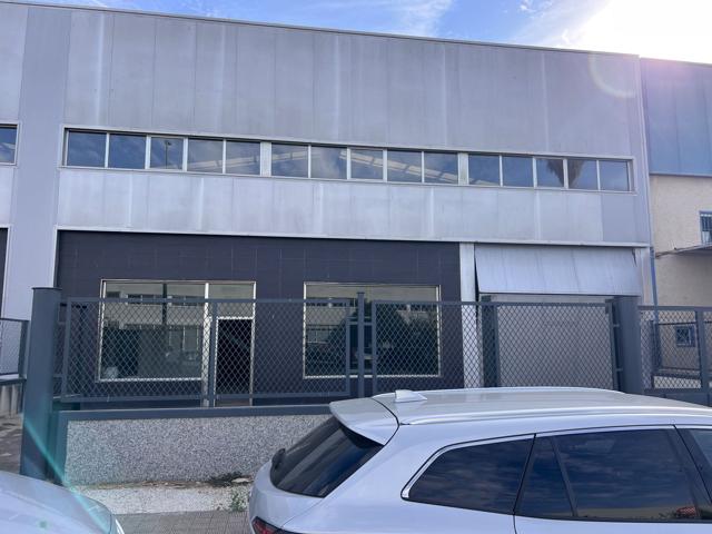 Almacén En alquiler en Salteras photo 0