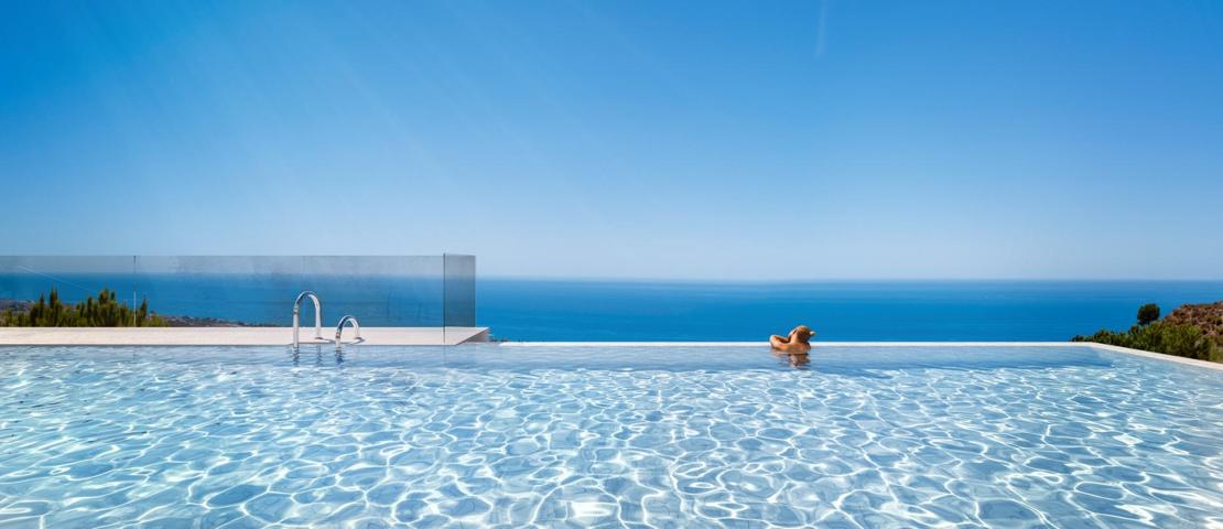 Exclusivo bajo de 2 dormitorios con jardín privado y vistas al mar photo 0