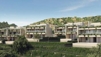 Exclusiva vivienda de 2 dormitorios y 3 baños con piscina privada en Elviria photo 0