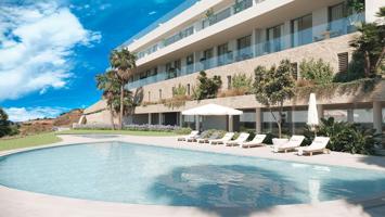 Apartamento de 3 dormitorios con piscina privada y vistas al mar en Benalmádena photo 0