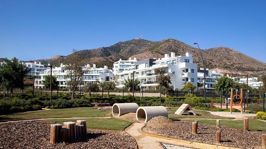 ¡Listo para entrar a vivir! Ático de 2 dormitorios con terraza panorámica y vistas abiertas al mar photo 0