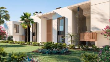 Elegante apartamento en planta baja con jardín y vistas panorámicas en Elviria photo 0