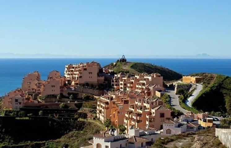 Se alquila de larga temporada! Tranquilidad, amplitud y espectaculares vistas al mar. photo 0