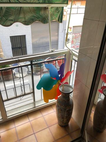 Se vende piso con terraza y patio en Benalua photo 0