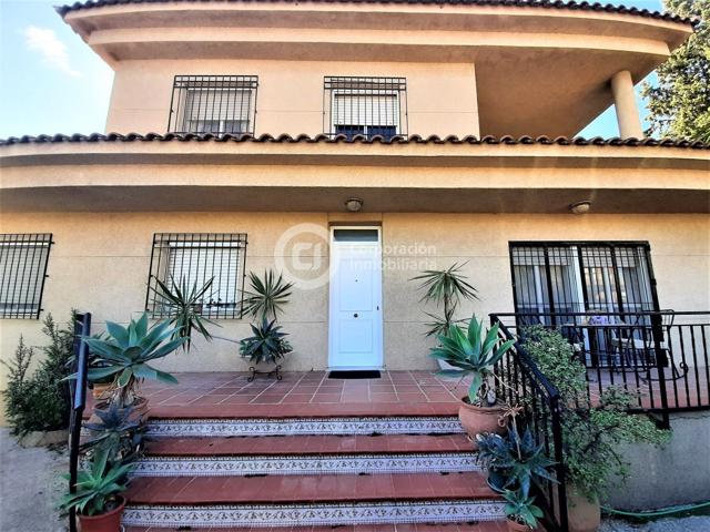 Chalet de grandes dimensiones en las Alamedas photo 0