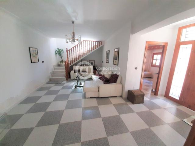 Casa con cinco dormitorios de grandes dimensiones en Puerto Lumbreras photo 0
