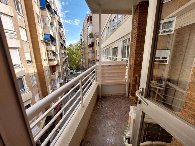 Piso de 4 habitaciones y 2 baños en Murcia Centro photo 0