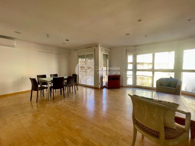 Piso con tres dormitorios con garaje en Avda Juan Carlos I, vivienda de Lujo photo 0