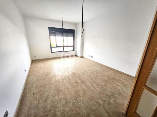 Piso con tres dormitorios y garaje en Puerto Lumbreras, a estrenar photo 0