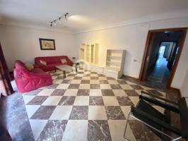Piso con cuatro dormitorios y garaje en Avda Juan Carlos I, de grandes dimensiones photo 0
