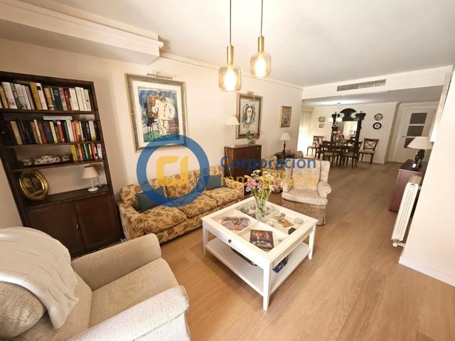 Piso con tres dormitorios y garaje, en pleno Centro de Lorca photo 0