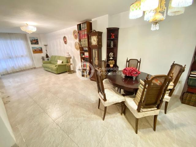Piso con tres dormitorios en Avda Juan Carlos I, para entrar a vivir photo 0