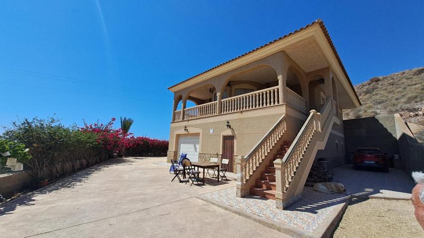 Chalet rustico de 5 dormitorios con vistas al mar en la zona del mercado semanal photo 0