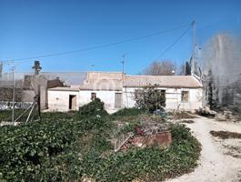 Casa con tres dormitorios y garaje en Diputación de Rio, para reformar photo 0