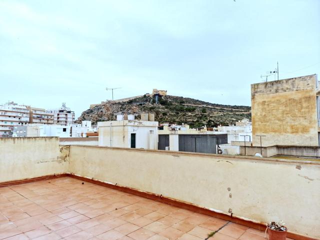 Ático de 4 dormitorios con una terraza que enamora en el centro. photo 0