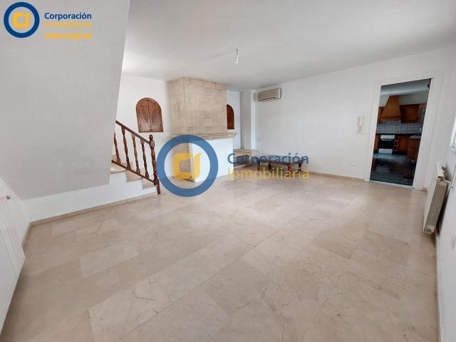 Casa con seis dormitorios y garaje en zona de Tercia photo 0