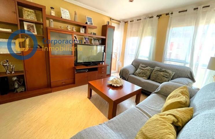 Piso con cuatro dormitorios y garaje en Avda Fuerzas Armadas photo 0