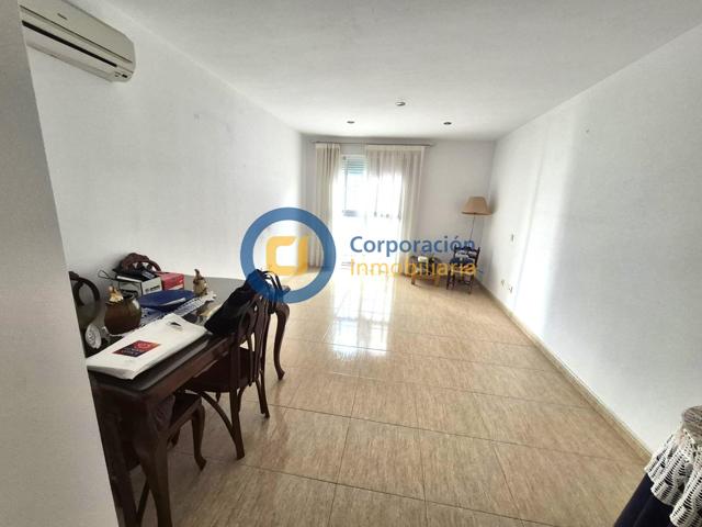 Piso con tres dormitorios y garaje en San José seminuevo photo 0