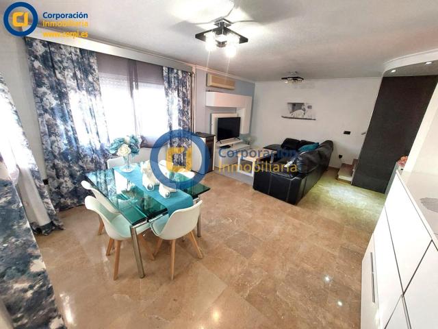 Dúplex con tres dormitorios y garaje en sótano en zona de La Hoya photo 0