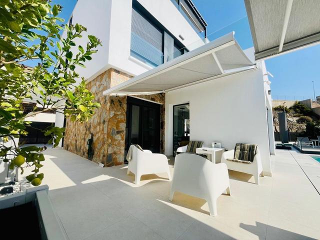 Villa de 4 dormitorios, solárium y piscina privada con vistas al mar en El Hornillo photo 0