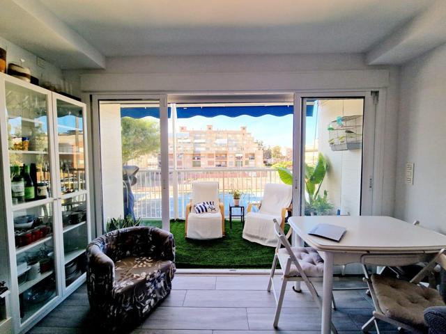 Piso reformado de 3 dormitorios en 2ª línea de Las Delicias photo 0