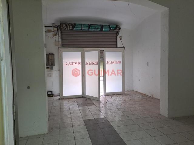 LOCAL EN VENTA EN LES CORTS photo 0