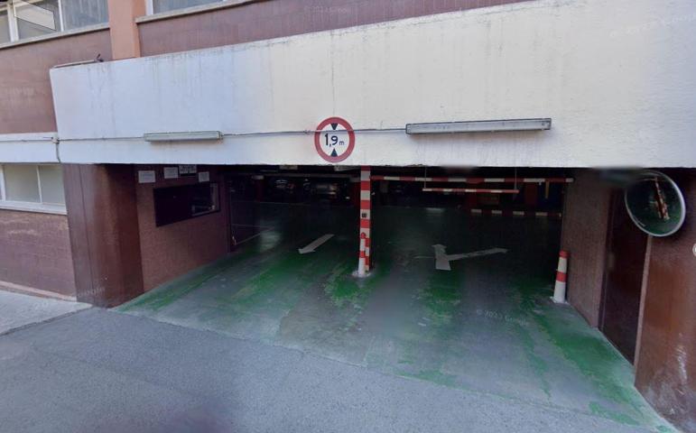 ¡Plaza de garaje en venta en Psje Campos Elíseos, Barcelona! photo 0