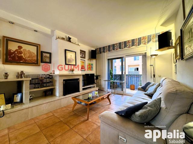 UNIFAMILAR ADOSADA EN VENTA- Sabadell (Concordia) photo 0