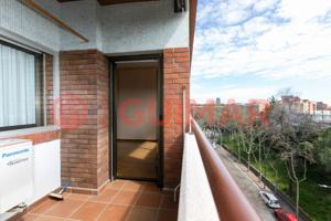 PISO EN CENTRO DE ESPLUGUES CON MUCHA LUZ Y ASCENSOR photo 0