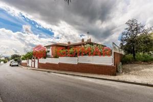 CHALET-TORRE EN VENTA - Sabadell (Castellarnau) photo 0