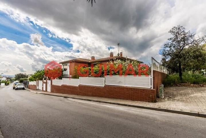 CHALET-TORRE EN VENTA - Sabadell (Castellarnau) photo 0
