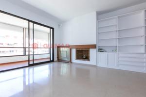 Piso de 4 habitaciones en venta en L'Hospitalet de Llobregat – Zona Collblanc photo 0