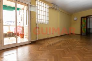 PISO EN VENTA de 4 habitaciones a reformar en el corazón de Barcelona photo 0