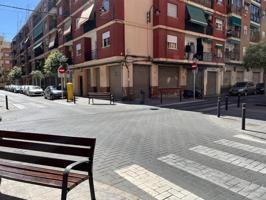 Local Comercial en Venta en Quart de Poblet photo 0