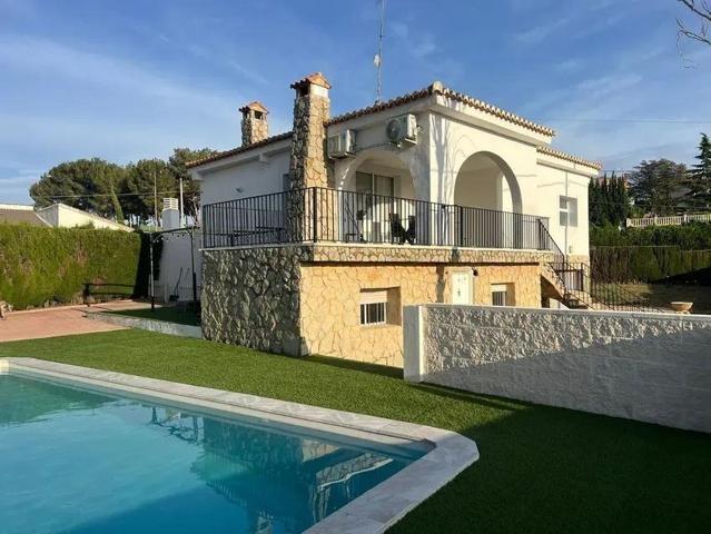 CHALET EN VENTA EN MONTSERRAT - TERRENO URBANO photo 0