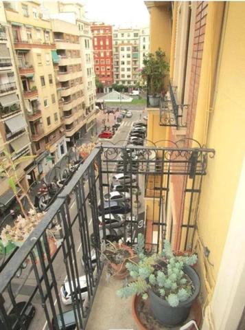 Se Vende AMPLIA VIVIENDA en Arrancapins - Valencia Centro photo 0