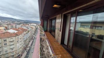 Precioso piso amplio y muy luminoso en pleno centro de Ourense photo 0