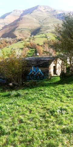 En venta: Finca Rústica con amplio terreno en San roque de Riomiera, Cantabria. photo 0