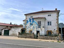 ¡Invierte en Reinosa! Casa independiente con potencial para casa Rural photo 0