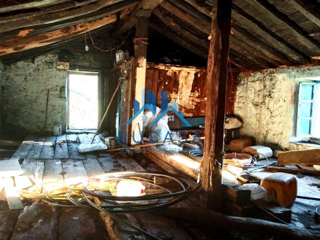 Venta de cabaña pasiega con terreno rústico en San Pedro de Romeral photo 0