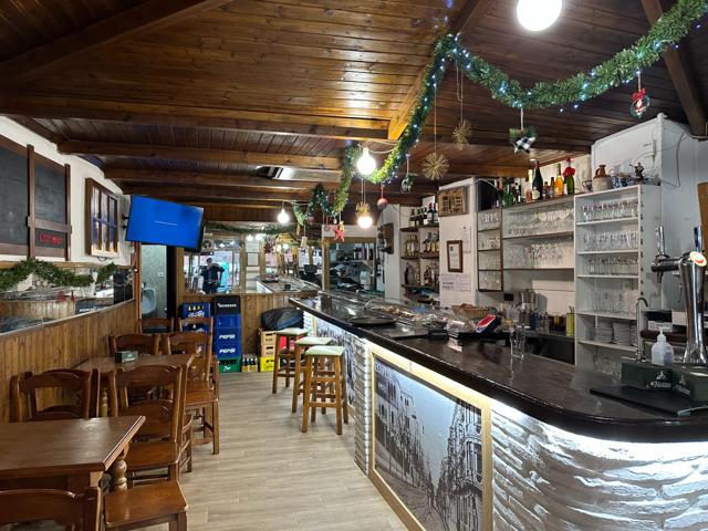 SE VENDE BAR - RESTAURANTE EN PLENA ACTIVIDAD COMERCIAL EN EL CENTRO DE GRANADA photo 0
