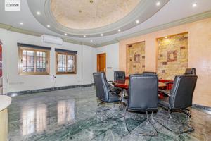 🚀 ¡Oportunidad única! Local Comercial en Granada – Zona Parque del Genil 🏢 photo 0