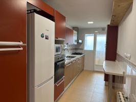 PISO DE ALQUILER DE 3 DORMITORIOS CON TERRAZA Y PISCINA COMUNITARIA EN EL BARRIO ALBAYDA photo 0