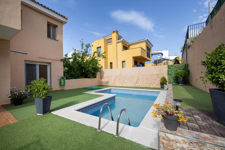 Unifamiliar En venta en Altos De La Zubia, La Zubia photo 0