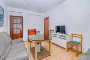 VENTA DE PISO DE 4 DORMITORIOS Y DOS BAÑOS EN PLAZA TOROS IDEAL PARA ALQUILER DE ESTUDIANTES photo 0