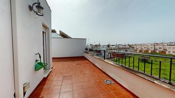 MAGNIFICA CASA ADOSADA EN VILLAFRANCA, CON 3 DORMITORIOS, 3 BAÑOS, AMPLIA TERRAZA, GARAJE y PISCINA photo 0