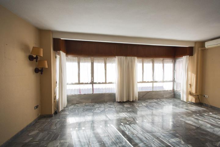 Elegancia, amplitud y potencial en una ubicación exclusiva photo 0