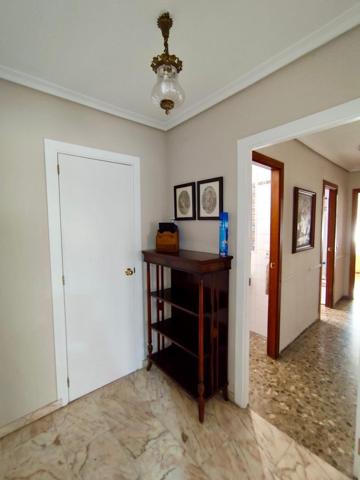 Piso de 4 habitaciones en Parque Cruz Conde photo 0